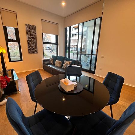 Luxe 2Br Executive Apartment Kingston Pool Parking Wifi Bbq Wine Exterior photo