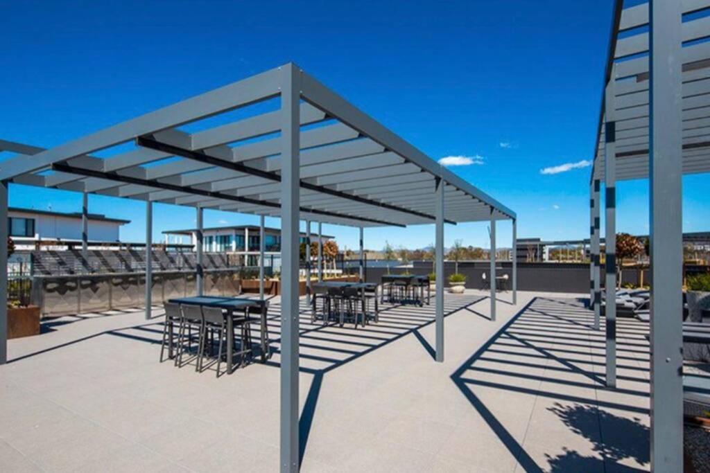 Luxe 2Br Executive Apartment Kingston Pool Parking Wifi Bbq Wine Exterior photo
