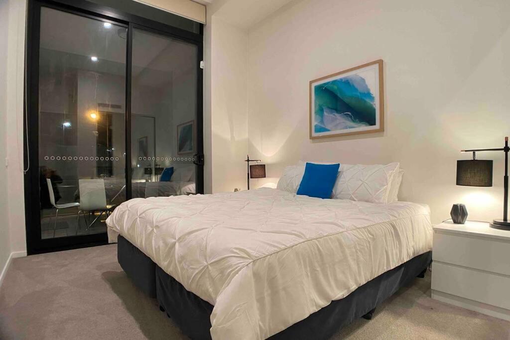 Luxe 2Br Executive Apartment Kingston Pool Parking Wifi Bbq Wine Exterior photo