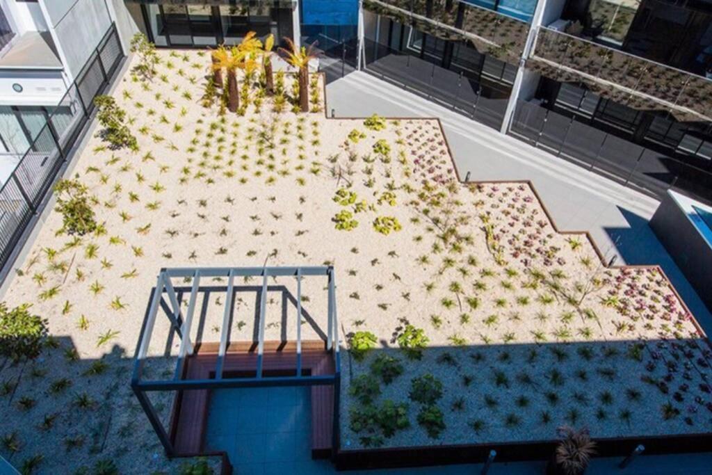 Luxe 2Br Executive Apartment Kingston Pool Parking Wifi Bbq Wine Exterior photo