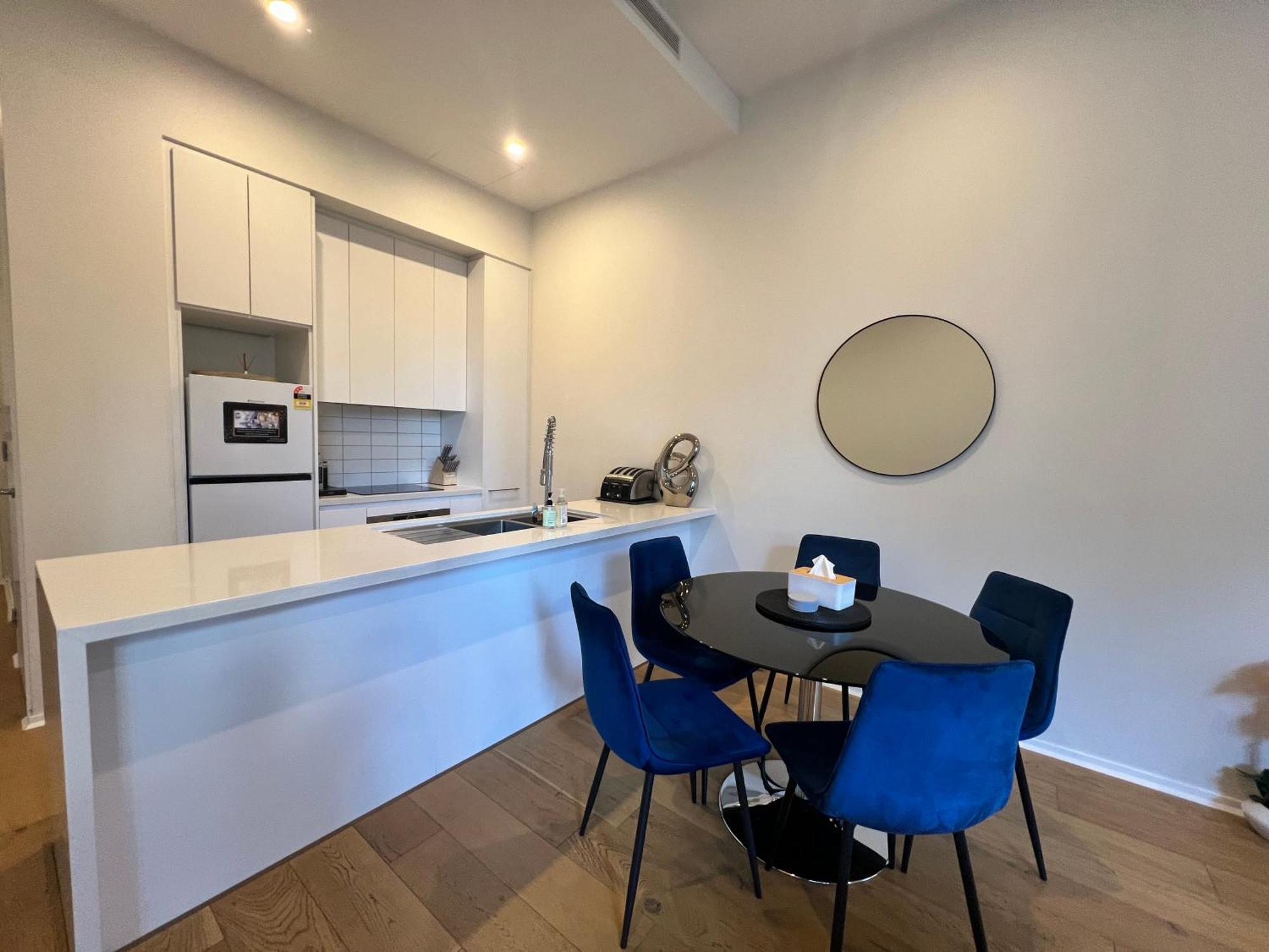 Luxe 2Br Executive Apartment Kingston Pool Parking Wifi Bbq Wine Exterior photo